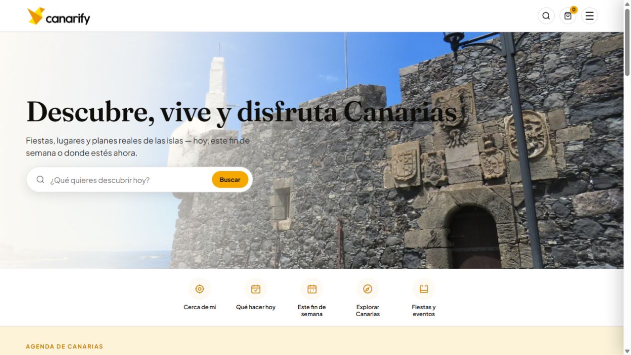 Portada de Canarify: fotografía de un castillo de piedra volcánica con el titular «Descubre, vive y disfruta Canarias» y un buscador.